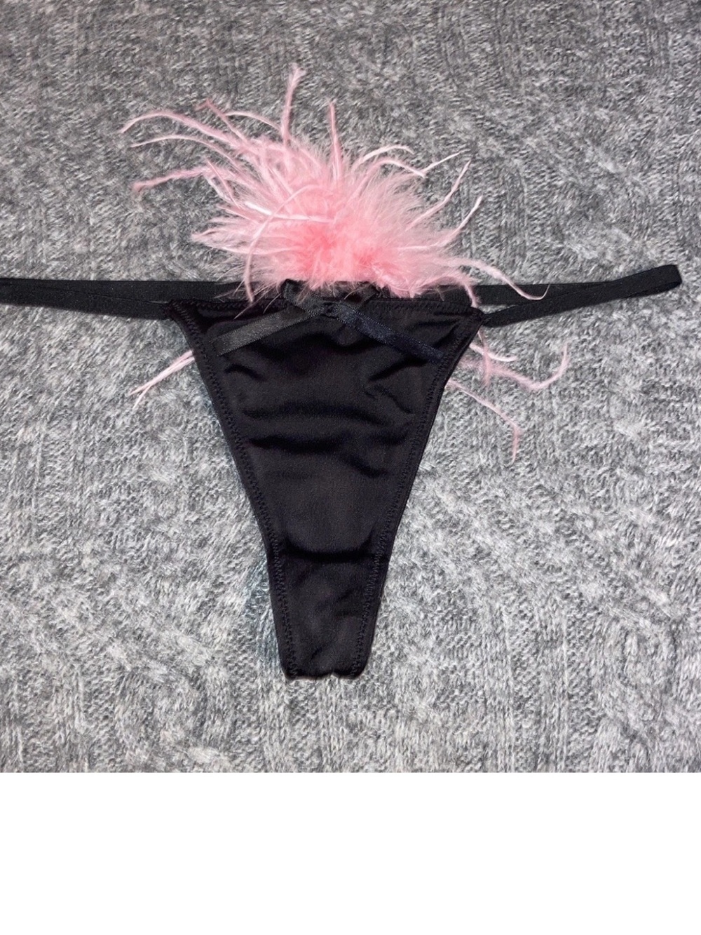 Victoria’s Secret Pink Fluffy Feather Black Satin Shiny Bow Thong Panties M L